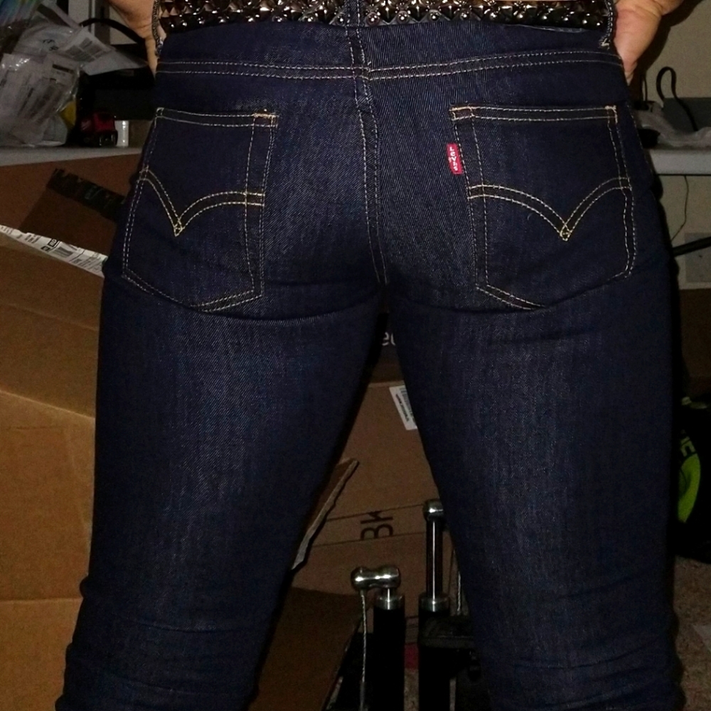 Levi's size 27